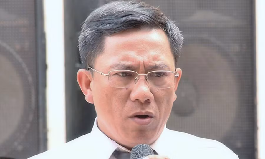 Nam kỹ sư quyết ly hôn vì vợ cai sữa sớm cho con