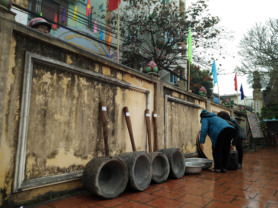 Tham dự thi thổi cơm làng Thị Cấm có 4 đội chơi. Tất cả các đội thi được ban tổ chức chuẩn bị sẵn cối đá, chày, gạo, niêu, rơm… Tham dự thi thổi cơm làng Thị Cấm có 4 đội chơi. Tất cả các đội thi được ban tổ chức chuẩn bị sẵn cối đá, chày, gạo, niêu, rơm…