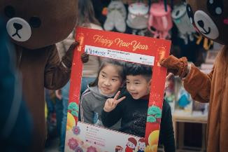 Từ người lớn đến trẻ nhỏ đều hân hoan chào đón một mùa xuân mới về Vinhomes