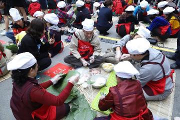 Các cư dân nô nức chuẩn bị cho các hoạt động Tết