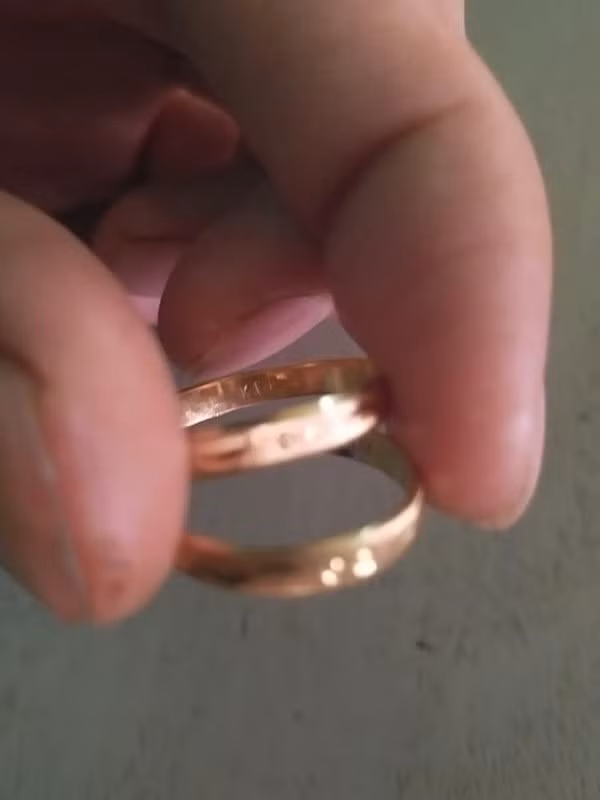 Vừa bỏ vợ, anh chồng nhanh nhảu lên mạng rao bán đôi nhẫn liền nhận được lời trêu chọc của dân mạng