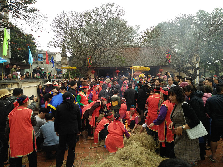 Ngay khi Ban tổ chức hô cuộc thi bắt đầu, cũng là lúc các đội nhanh tay thi nấu cơm. Thời gian thi kéo dài trong khoảng 1 giờ đồng hồ. Ngay khi Ban tổ chức hô cuộc thi bắt đầu, cũng là lúc các đội nhanh tay thi nấu cơm. Thời gian thi kéo dài trong khoảng 1 giờ đồng hồ.