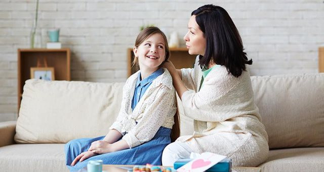 Cách yêu thương con quá mức cần thiết ấy có thể gọi là “hại” con.