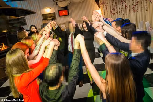 Chàng xấu trai Trung Quốc kiếm bộn tiền nhờ lấy được vợ đẹp ảnh 3 Chàng xấu trai Trung Quốc kiếm bộn tiền nhờ lấy được vợ đẹp - ảnh 3