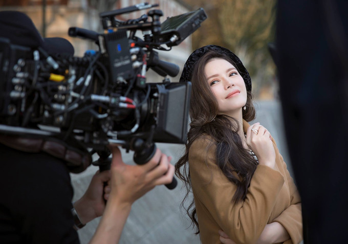 ly-nha-ky-sanh-dieu-quay-quang-cao-o-phap-6