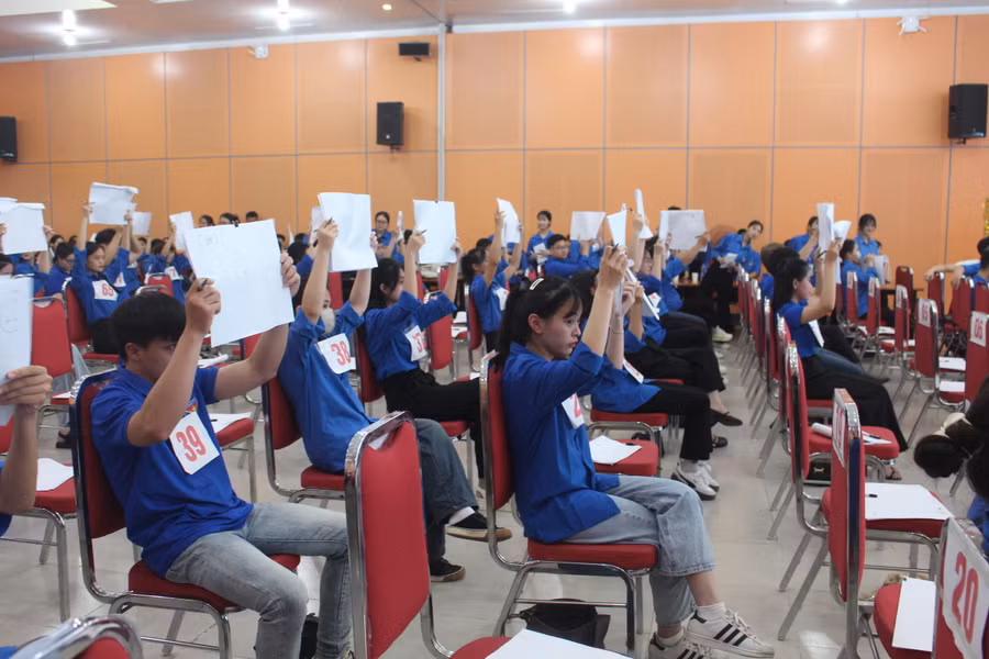 Các thí sinh tham dự Cuộc thi “Rung chuông vàng các môn Khoa học Mác Lê nin và Tư tưởng Hồ Chí Minh".