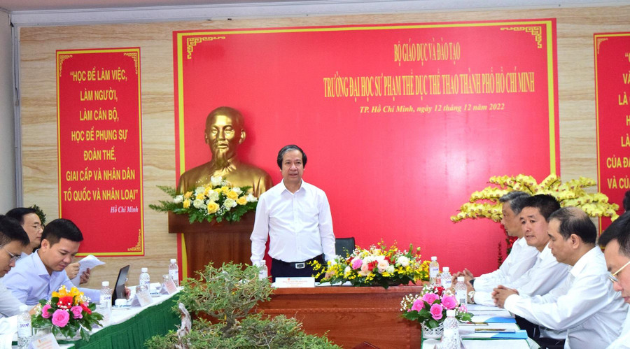 Bộ trưởng Nguyễn Kim Sơn làm việc với Ban giám hiệu Trường ĐH Sư phạm Thể dục Thể thao TPHCM.