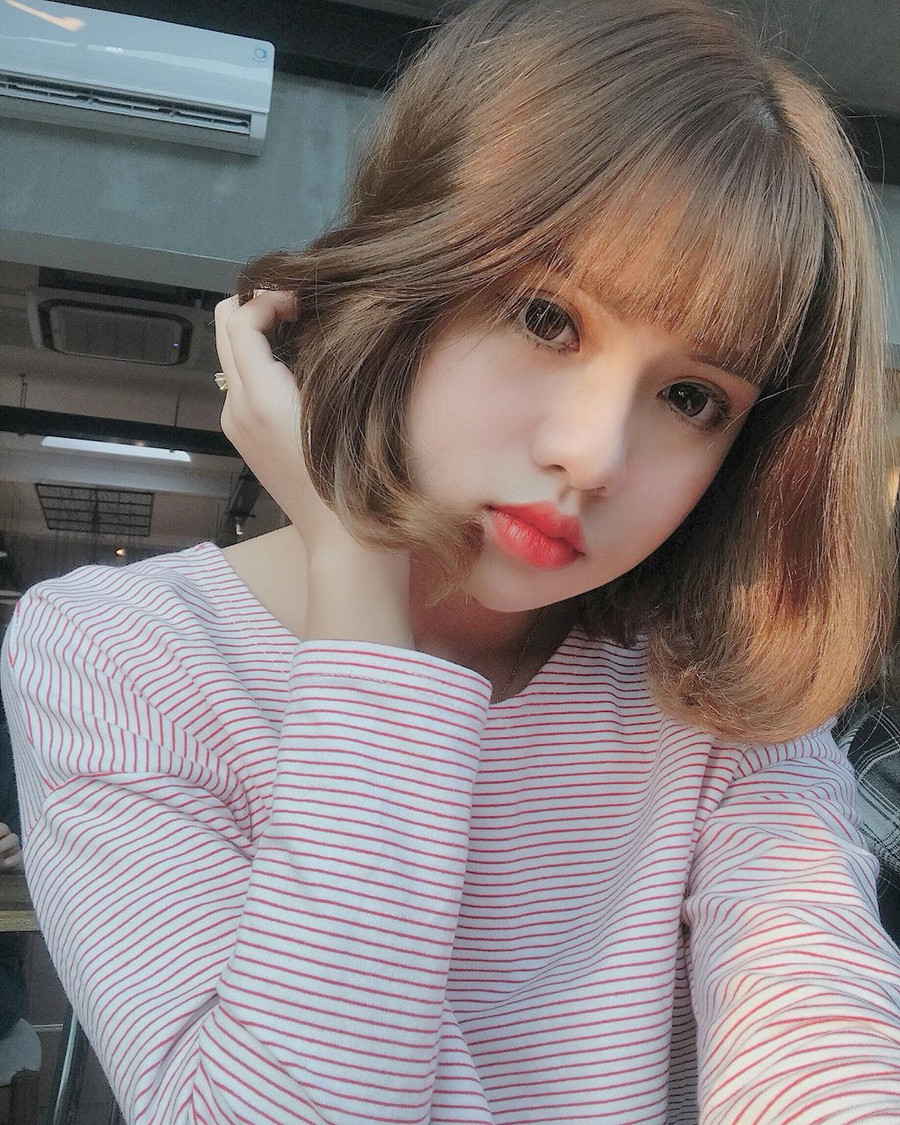 Ngẩn ngơ trước nhan sắc ”vạn người mê” của nữ sinh trường Y ảnh 2