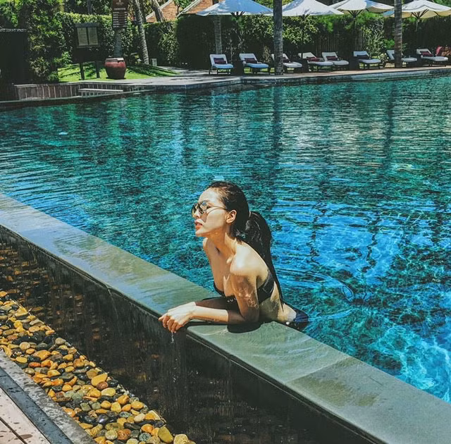 Người đẹp thoả sức đi du lịch ở những khu nghỉ dưỡng sang trọng...