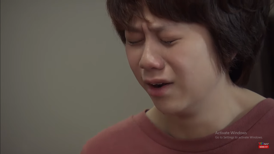 Để rồi nức nở: "Chị ơi em sai rồi. Em xin lỗi..."