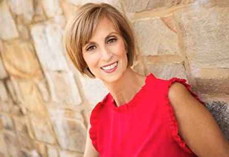 Tiến sĩ Jennifer Kahnweile.