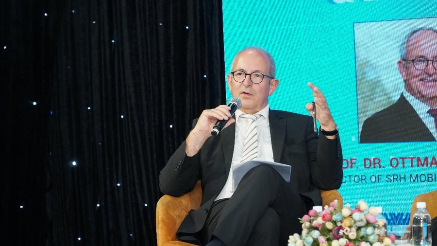 GS. Ottmar Schneck - Hiệu trưởng SRH The Mobile University chia sẻ về trải nghiệm học tập tại Đức. GS. Ottmar Schneck - Hiệu trưởng SRH The Mobile University chia sẻ về trải nghiệm học tập tại Đức.