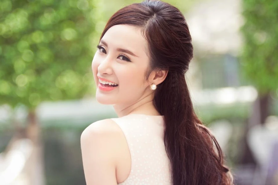 Bầu sô bức xúc "vạch mặt" Angela Phương Trinh