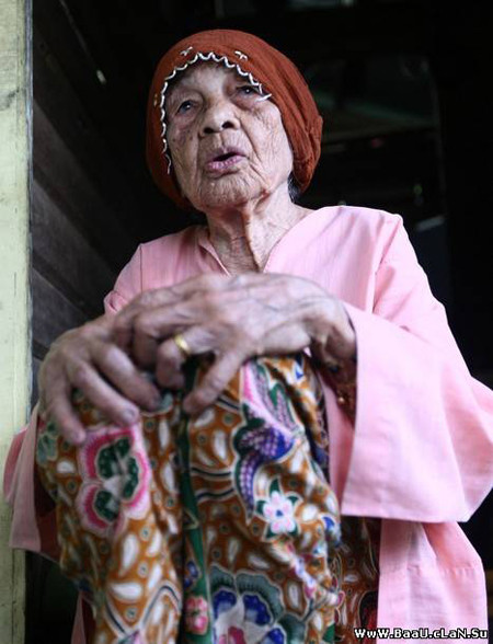 Cận cảnh dung nhan người phụ nữ 23 đời chồng. Cận cảnh dung nhan người phụ nữ 23 đời chồng.