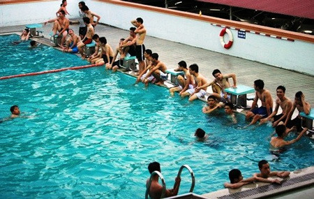 Bể bơi được xử lý bằng Clohydric nước trong chưa chắc đã sạch