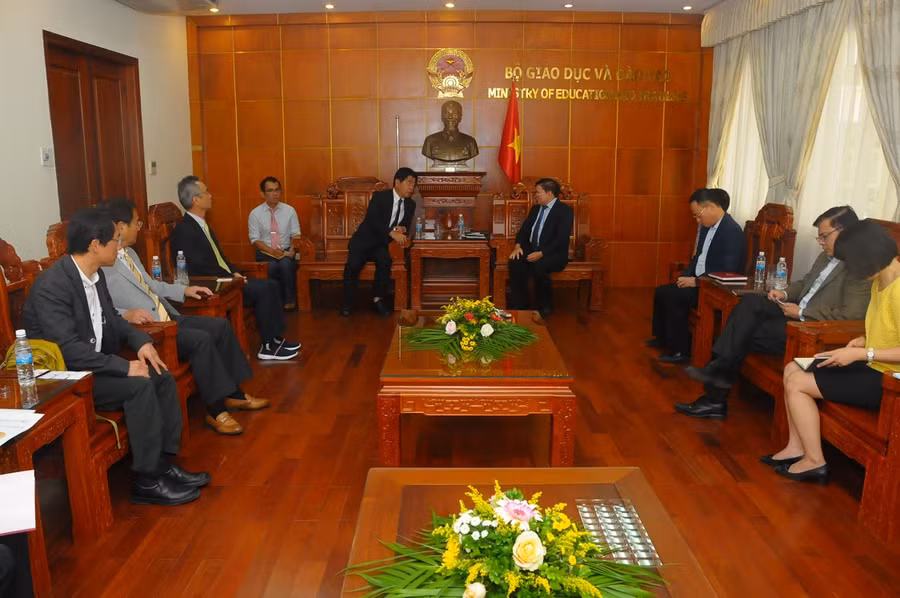 Quang cảnh buổi làm việc