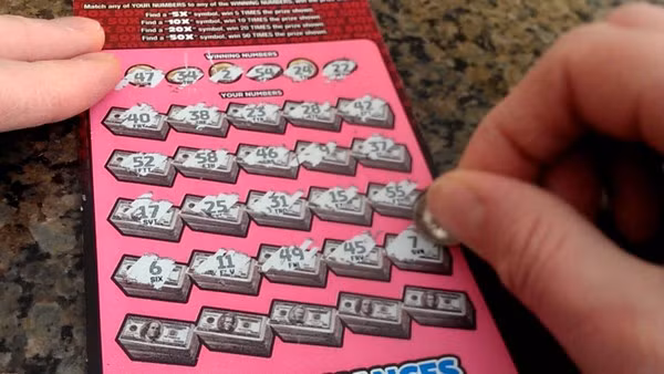 Martina Pinkett may mắn trúng số với tấm vé số đầu tiên mình mua trong đời (Ảnh minh họa)