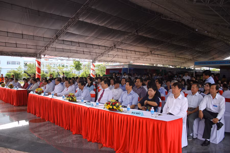 Quang cảnh khai mạc ngày Hội việc làm Quang cảnh khai mạc ngày Hội việc làm