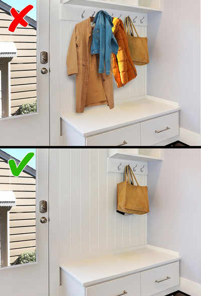 Móc treo đồ: Càng nhiều móc treo, bạn lại càng bày bừa. Bởi vậy, chủ nhà chỉ nên giới hạn số móc treo vừa đủ nhu cầu để một vài thứ thiết yếu nhất.