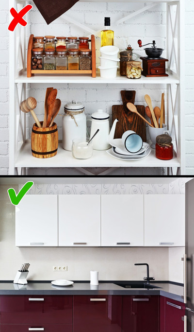 Các ngăn để mở: Nhiều người lựa chọn làm các ngăn không có cửa đóng mở để tiện lợi hơn trong việc làm bếp. Tuy nhiên, bạn sẽ phải lau dọn thường xuyên hơn vì bụi bám nhiều và bếp trông lộn xộn nếu có nhiều bát đĩa. Kiểu tủ được che kín là lựa chọn phù hợp với người ít thời gian dọn dẹp.