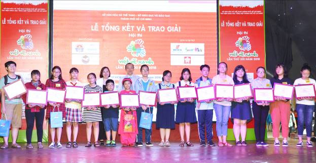 Công ty BITEX trao giải đặc biệt cho 21 em đã theo đuổi miệt mài Nét Vẽ Xanh suốt 05 năm liền, trong đó có ít nhất 03 lần đạt giải cấp thành phố