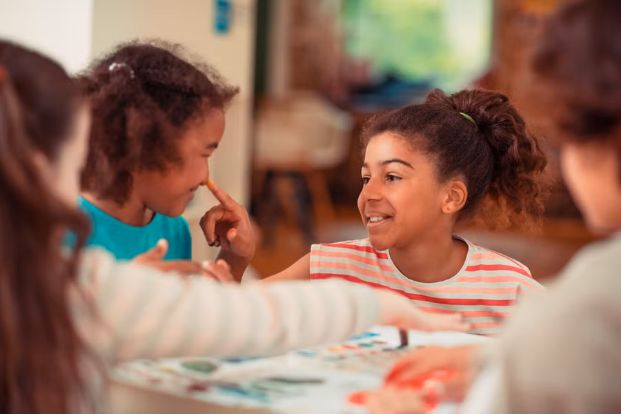 Học với bạn bè là một cách tuyệt vời để ôn tập kiến thức. (Ảnh: ITN)