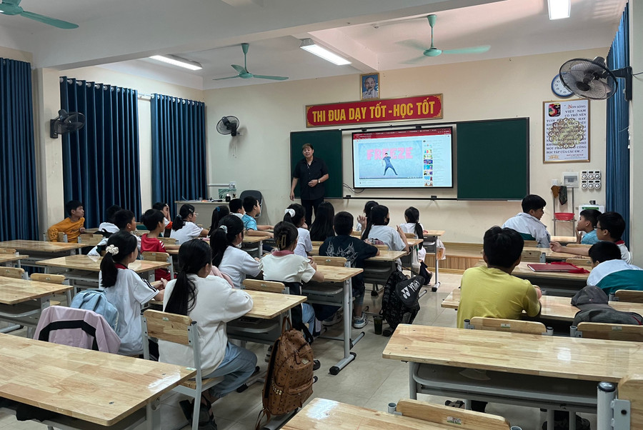 Học sinh được tiếp cận nhiều trang thiết bị hiện đại phục vụ cho việc học. (Ảnh: NT). Học sinh được tiếp cận nhiều trang thiết bị hiện đại phục vụ cho việc học. (Ảnh: NT).
