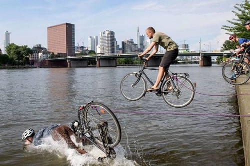 Nhà không có gì ngoài điều kiện.