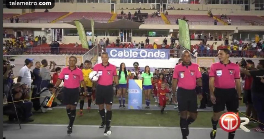 Vi trong tai World Cup co nghe chinh la cong nhan thu gom rac hinh anh 6