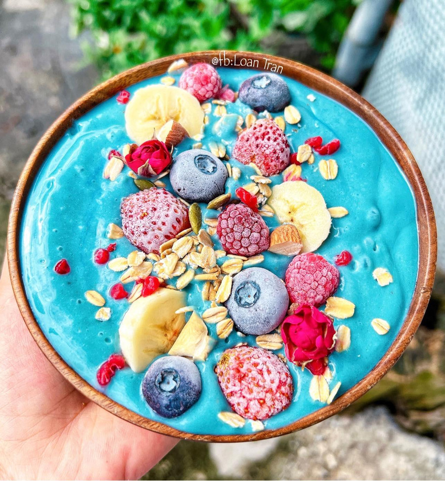 Tô smoothie chuối - sữa hạt - yến mạch - bơ - gai dầu - tảo blue.