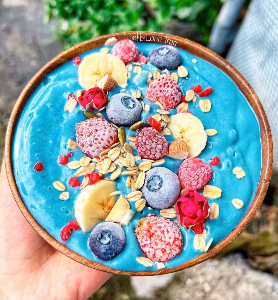Tô smoothie chuối - sữa hạt - yến mạch - bơ - gai dầu - tảo blue.