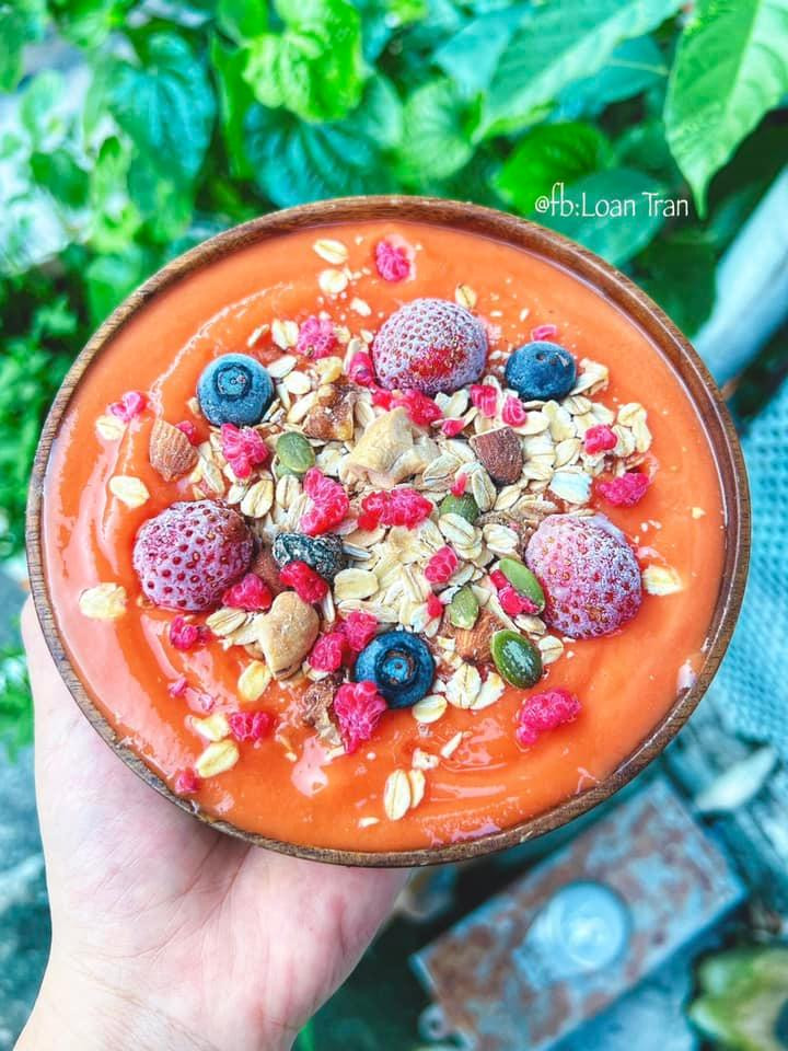 Smoothie: Đu đủ, chuối, nước cam, gai dầu.