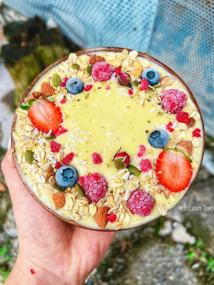 Smoothie:c. Chuối- xoài-đu đủ-sữa chua Hy Lạp-gai dầu-hạt chia.