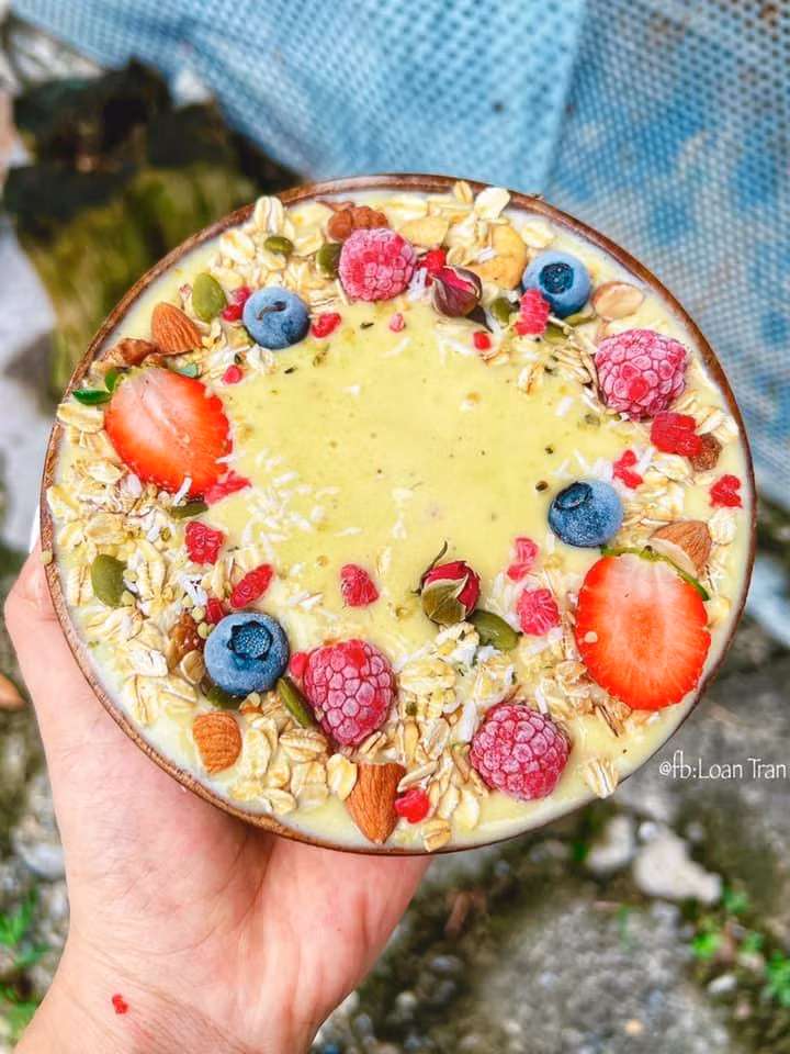 Smoothie:c. Chuối- xoài-đu đủ-sữa chua Hy Lạp-gai dầu-hạt chia.