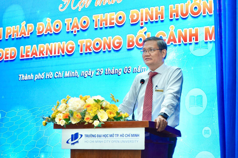 GS Nguyễn Minh Hà, Hiệu trưởng Trường ĐH Mở TPHCM phát biểu khai mạc hội thảo.