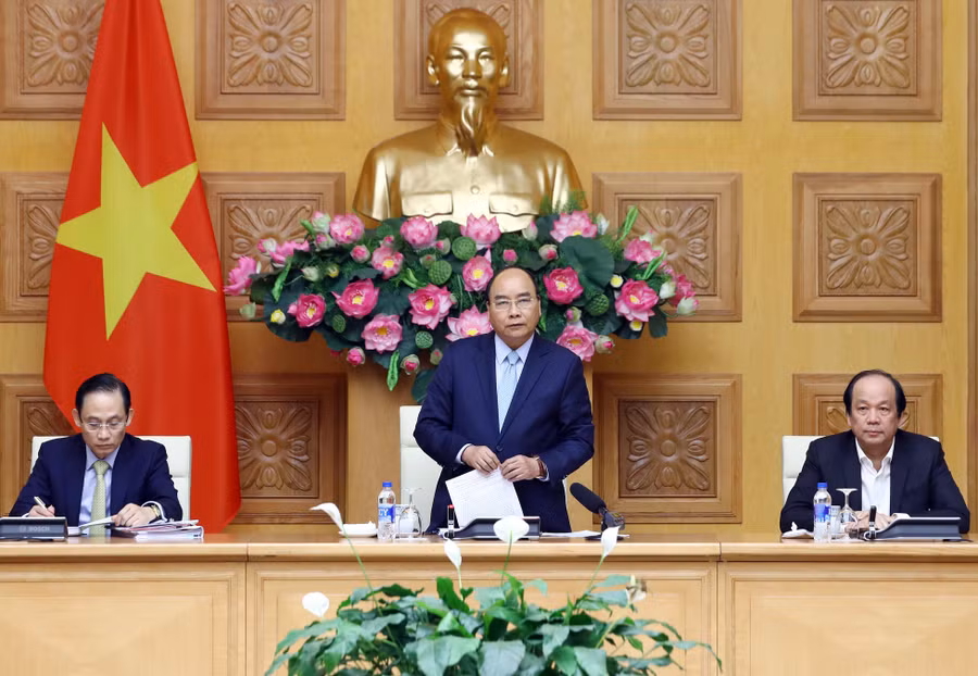 Làm việc với VPCP, Thủ tướng yêu cầu VPCP cần rà soát lại, thúc đẩy xử lý các vướng mắc, chuẩn bị tốt tại khu vực đón tiếp, bảo đảm tuyệt đối an ninh, an toàn trong khu vực quản lý. Ảnh: VGP/Quang Hiếu.