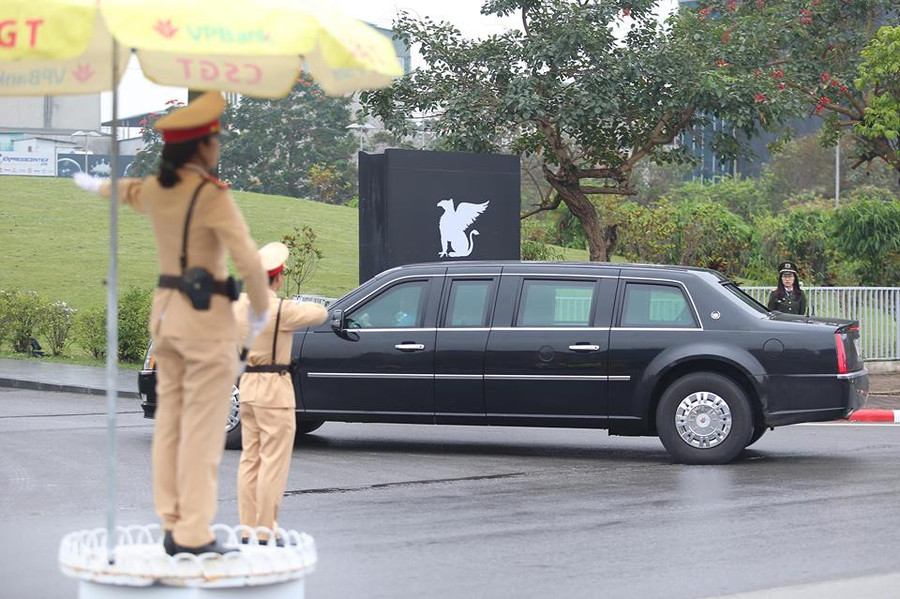 Hình ảnh siêu xe bọc thép Cadillac One được PV Báo GD&TĐ ghi lại tại cổng khách sạn JW Marriott. Hình ảnh siêu xe bọc thép Cadillac One được PV Báo GD&TĐ ghi lại tại cổng khách sạn JW Marriott.