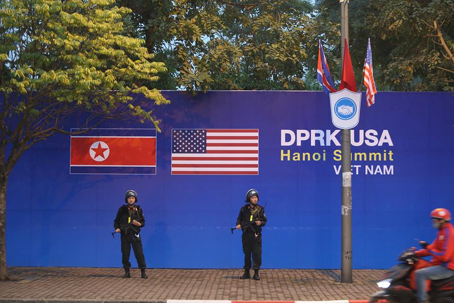 An ninh được thắt chặt cao nhất quanh khu vực khách sạn.