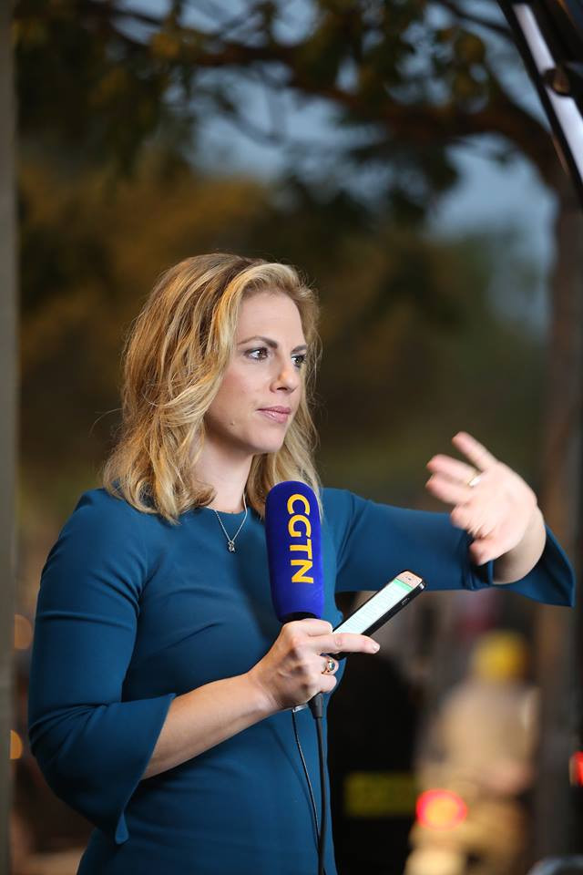 Phóng viên trong nước và quốc tế chuẩn bị tác nghiệp.