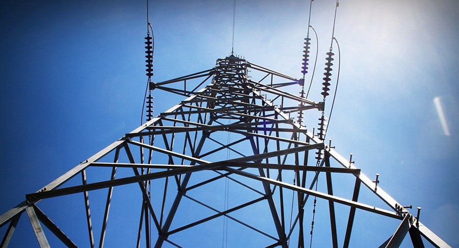 anh: cham tay vao dong dien 11.000 volt, chi cam thay "hoi te" hinh anh 1