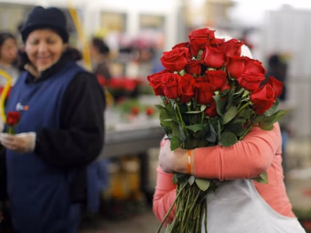 Thị trường quà tặng 8/3 sôi động với nhiều món quà lạ mắt