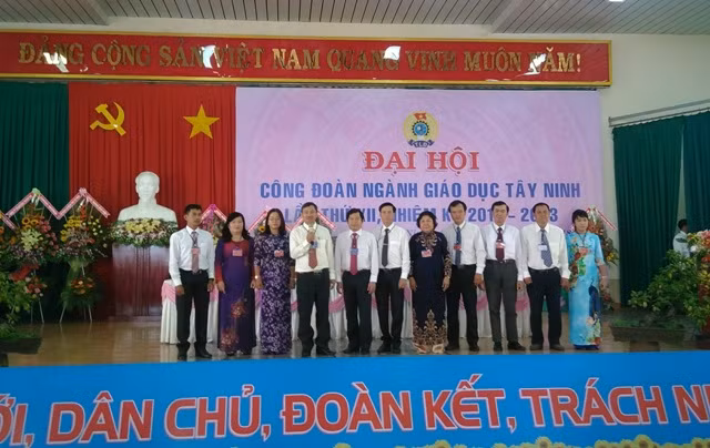 Ban chấp hành CĐ ngành GD Tây Ninh- nhiệm kỳ 2018-2023 ra mắt Đại hội.