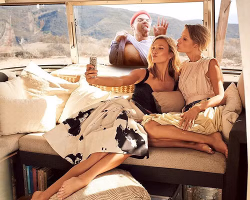 Selfie cùng các người đẹp...