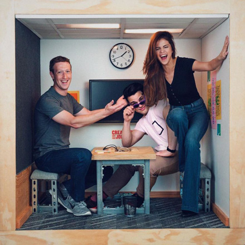 Thoải mái trò chuyện cùng ông chủ Facebook. Thoải mái trò chuyện cùng ông chủ Facebook.