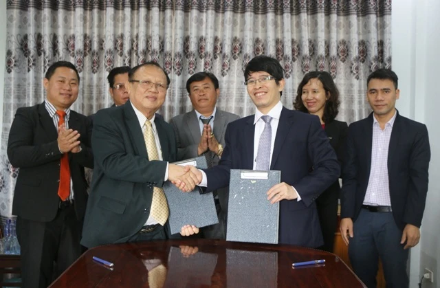 Trường Đại học Hà Tĩnh hợp tác với Sở Giáo dục và Thể thao thủ đô Viêng Chăn