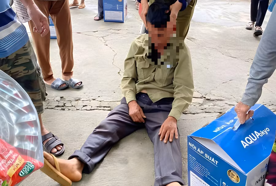 Người đàn ông bị sốc khi biết mình bị lừa. (Ảnh: CTV)