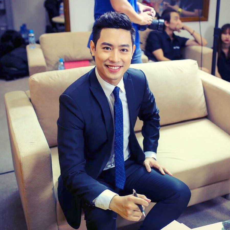 Đốn tim trước nụ cười tỏa nắng của thầy giáo dẫn chương trình VTV kết nối ảnh 7 Đốn tim trước nụ cười tỏa nắng của thầy giáo dẫn chương trình VTV kết nối ảnh 7