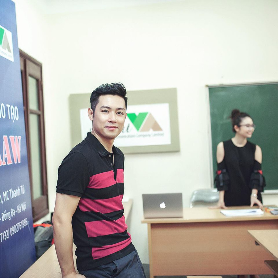 Đốn tim trước nụ cười tỏa nắng của thầy giáo dẫn chương trình VTV kết nối ảnh 5 Đốn tim trước nụ cười tỏa nắng của thầy giáo dẫn chương trình VTV kết nối ảnh 5