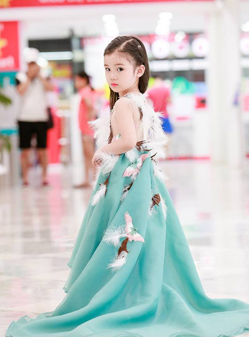 ve-dang-yeu-cua-co-nhoc-5-tuoi-nguoi-viet-vua-duoc-phong-cong-chua-chau-a-6