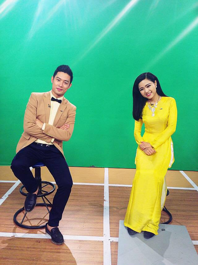 Đốn tim trước nụ cười tỏa nắng của thầy giáo dẫn chương trình VTV kết nối ảnh 9 Đốn tim trước nụ cười tỏa nắng của thầy giáo dẫn chương trình VTV kết nối ảnh 9